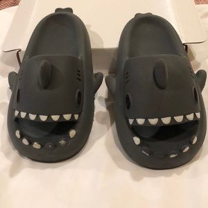 Slippers- Adult Shark Slippers Gray  Wide Size: 10.5-11 Wide Women/9-10 Wide Men